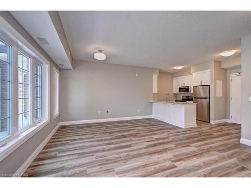 1-33 Murray Court, Milverton, ON - Indoor Photo Showing Kitchen