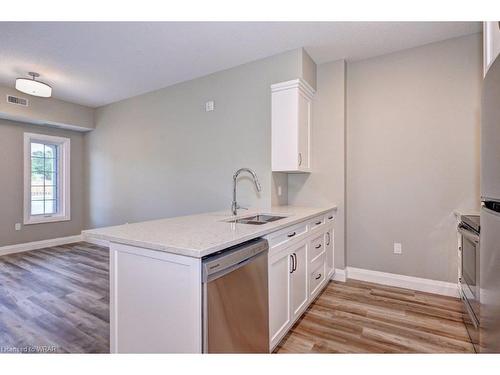 1-33 Murray Court, Milverton, ON - Indoor Photo Showing Kitchen