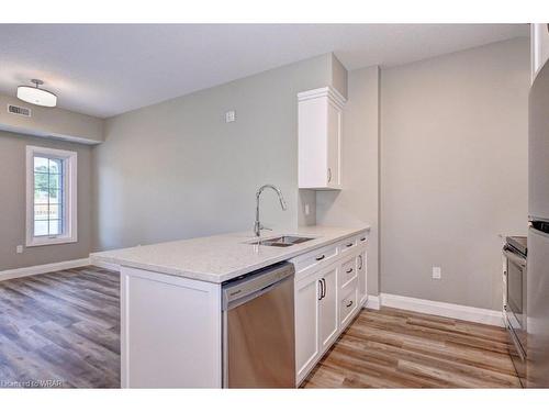 1-33 Murray Court, Milverton, ON - Indoor Photo Showing Kitchen