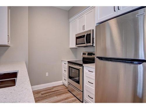 1-33 Murray Court, Milverton, ON - Indoor Photo Showing Kitchen