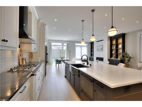 19 Avondale Avenue S, Waterloo, ON - Indoor Photo Showing Kitchen With Upgraded Kitchen