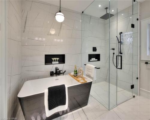 19 Avondale Avenue S, Waterloo, ON - Indoor Photo Showing Bathroom