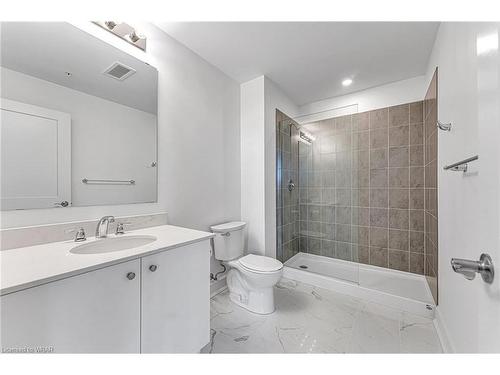 602-243 Northfield Drive E, Waterloo, ON - Indoor Photo Showing Bathroom