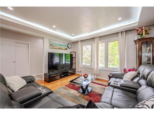 137 Wedgewood Drive, Kitchener, ON - Indoor Photo Showing Living Room