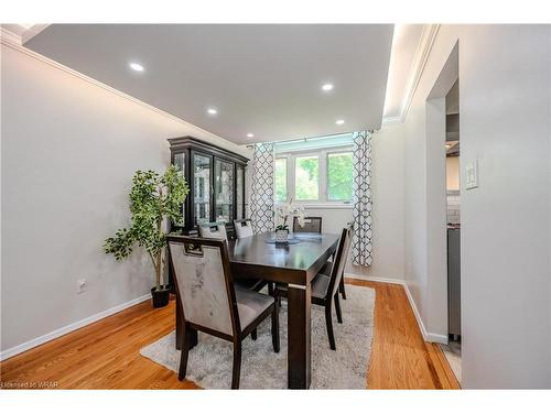 137 Wedgewood Drive, Kitchener, ON - Indoor Photo Showing Dining Room