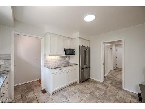 137 Wedgewood Drive, Kitchener, ON - Indoor Photo Showing Kitchen With Upgraded Kitchen