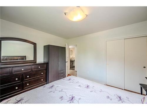 137 Wedgewood Drive, Kitchener, ON - Indoor Photo Showing Bedroom