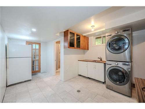 137 Wedgewood Drive, Kitchener, ON - Indoor Photo Showing Laundry Room