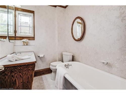 34 Euclid Avenue, Waterloo, ON - Indoor Photo Showing Bathroom