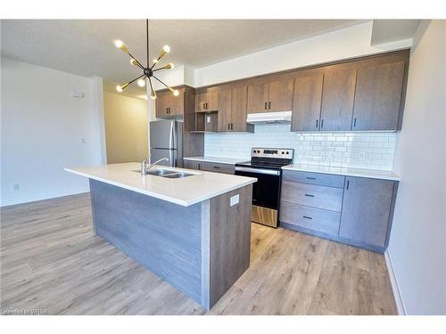 58-261 Woodbine Avenue, Kitchener, ON - Indoor Photo Showing Kitchen With Stainless Steel Kitchen With Double Sink