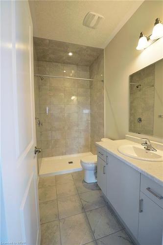 58-261 Woodbine Avenue, Kitchener, ON - Indoor Photo Showing Bathroom