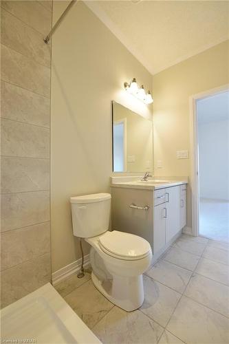 58-261 Woodbine Avenue, Kitchener, ON - Indoor Photo Showing Bathroom
