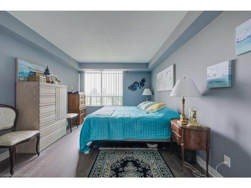 1207-4 Willow Street, Waterloo, ON - Indoor Photo Showing Bedroom