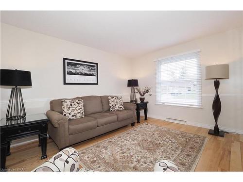 152 Dalewood Drive, Kitchener, ON - Indoor Photo Showing Living Room