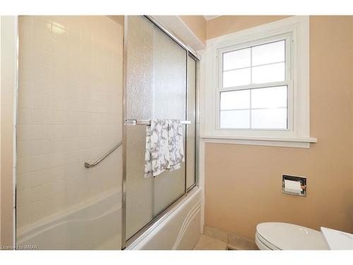 152 Dalewood Drive, Kitchener, ON - Indoor Photo Showing Bathroom