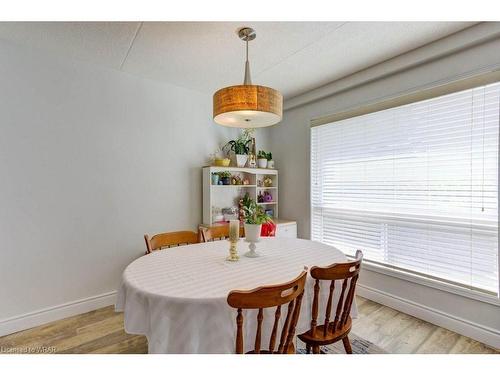 26-3085 Kingsway Drive, Kitchener, ON - Indoor Photo Showing Dining Room