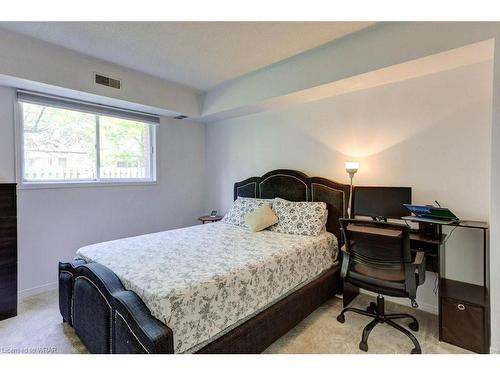 26-3085 Kingsway Drive, Kitchener, ON - Indoor Photo Showing Bedroom