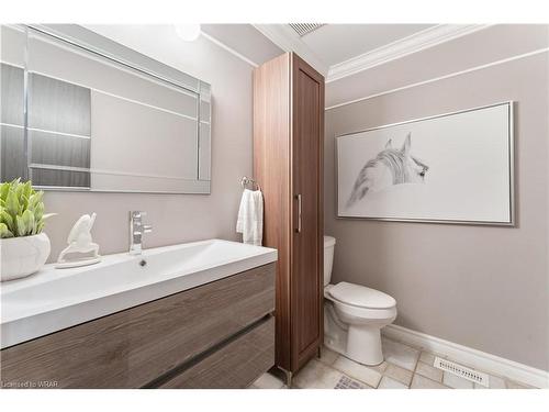 595 Leighland Drive, Waterloo, ON - Indoor Photo Showing Bathroom