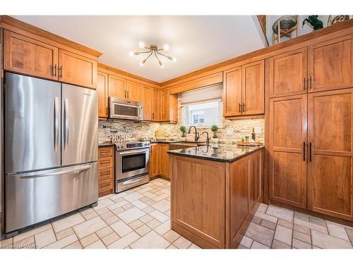595 Leighland Drive, Waterloo, ON - Indoor Photo Showing Kitchen With Stainless Steel Kitchen