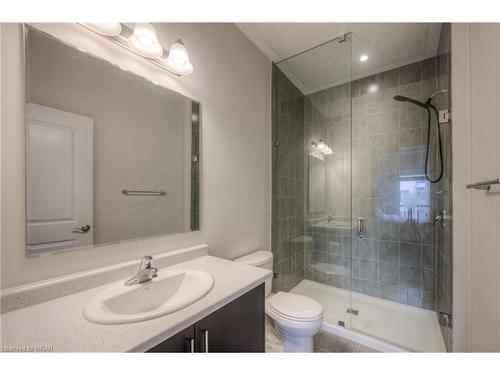 55-25 Isherwood Avenue, Cambridge, ON - Indoor Photo Showing Bathroom