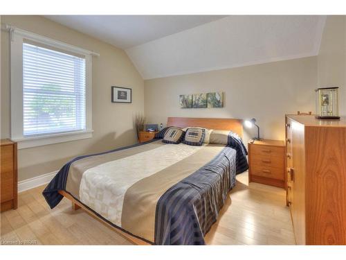 1027 Weber Street E, Kitchener, ON - Indoor Photo Showing Bedroom