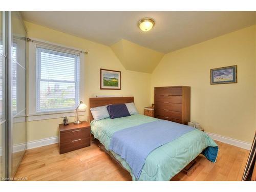 1027 Weber Street E, Kitchener, ON - Indoor Photo Showing Bedroom