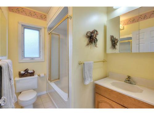1027 Weber Street E, Kitchener, ON - Indoor Photo Showing Bathroom