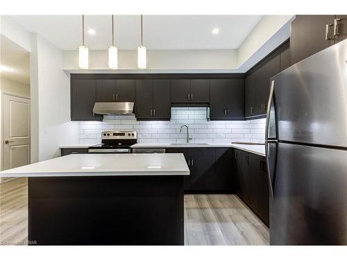 22-261 Woodbine Avenue, Kitchener, ON - Indoor Photo Showing Kitchen With Upgraded Kitchen
