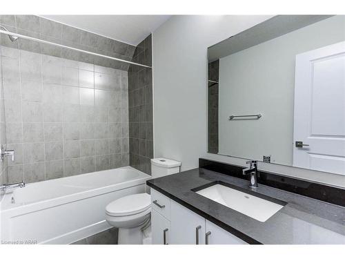 22-261 Woodbine Avenue, Kitchener, ON - Indoor Photo Showing Bathroom