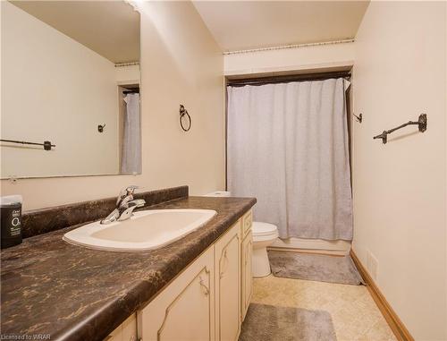 345 Governors Road E, Paris, ON - Indoor Photo Showing Bathroom
