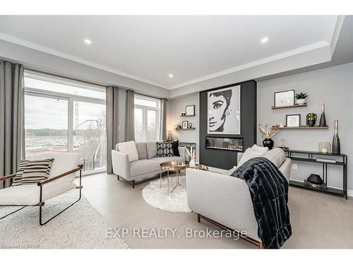 300 Grange Road, Guelph, ON - Indoor Photo Showing Living Room