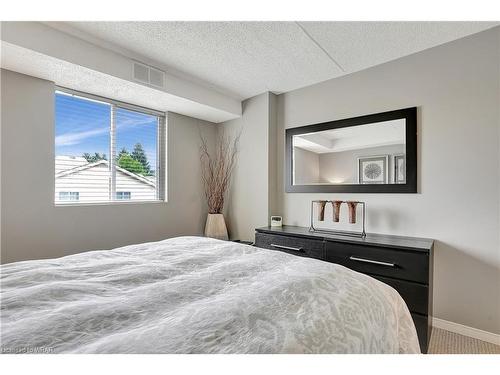301-163 Ferguson Drive, Woodstock, ON - Indoor Photo Showing Bedroom