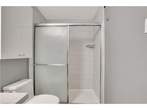 301-163 Ferguson Drive, Woodstock, ON - Indoor Photo Showing Bathroom