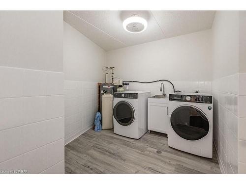 251-40 Tannery Street E, Cambridge, ON - Indoor Photo Showing Laundry Room