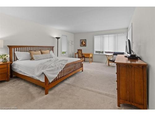 565 Hemingway Place, Waterloo, ON - Indoor Photo Showing Bedroom