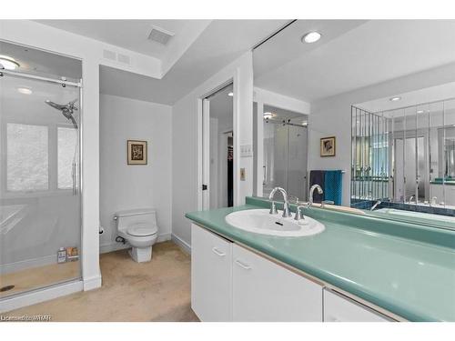 565 Hemingway Place, Waterloo, ON - Indoor Photo Showing Bathroom