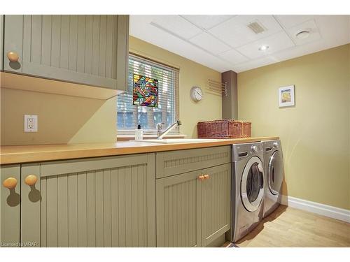 36 Hillcrest Lane, Kitchener, ON - Indoor Photo Showing Laundry Room
