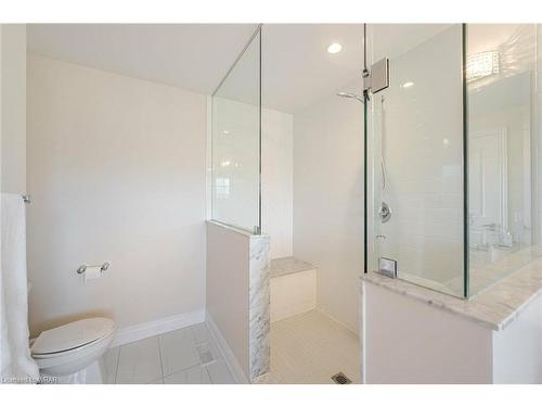140 Robertson Road, Ancaster, ON - Indoor Photo Showing Bathroom