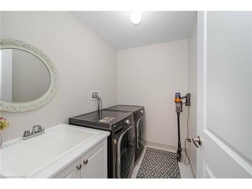 140 Robertson Road, Ancaster, ON - Indoor Photo Showing Laundry Room