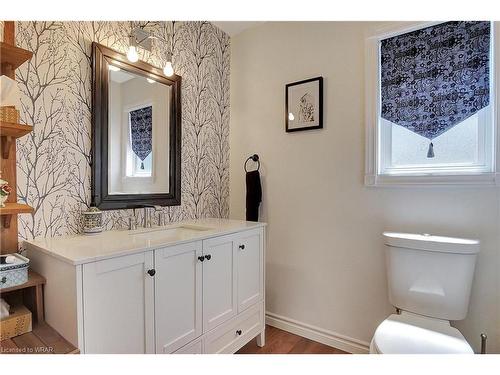 102 Tait Street, Cambridge, ON - Indoor Photo Showing Bathroom
