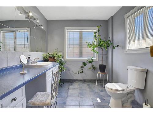 102 Tait Street, Cambridge, ON - Indoor Photo Showing Bathroom
