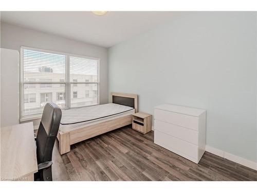 T210-62 Balsam Street, Waterloo, ON - Indoor Photo Showing Bedroom