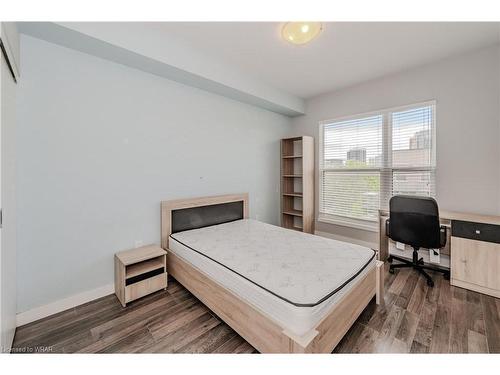 T210-62 Balsam Street, Waterloo, ON - Indoor Photo Showing Bedroom