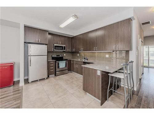 T210-62 Balsam Street, Waterloo, ON - Indoor Photo Showing Kitchen