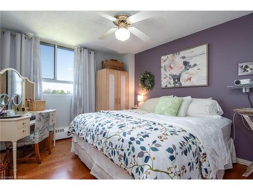 801-225 Harvard Place, Waterloo, ON - Indoor Photo Showing Bedroom