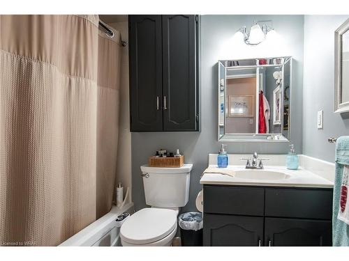 801-225 Harvard Place, Waterloo, ON - Indoor Photo Showing Bathroom