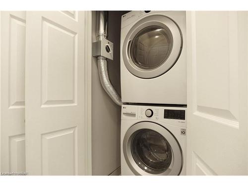 22 Wheat Lane, Kitchener, ON - Indoor Photo Showing Laundry Room