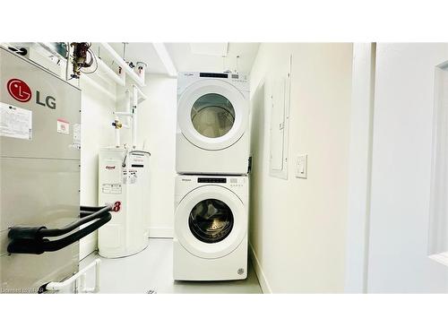 414-107 Roger Street, Waterloo, ON - Indoor Photo Showing Laundry Room