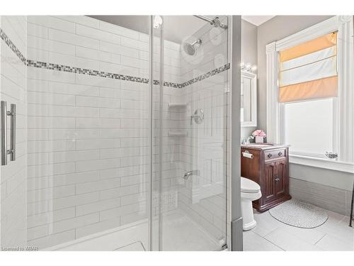 464 Scott Street, St. Catharines, ON - Indoor Photo Showing Bathroom