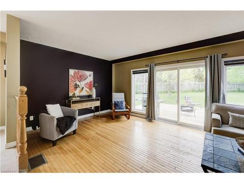 646 Mortimer Drive, Cambridge, ON - Indoor Photo Showing Living Room